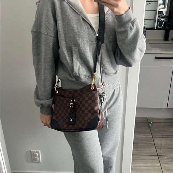 Louis Vuitton Brown Damier Ebene Crossbody with Black Trim & Gold Hardware - Picture 12 of 17